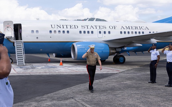 SOUTHCOM Commander visits Panama