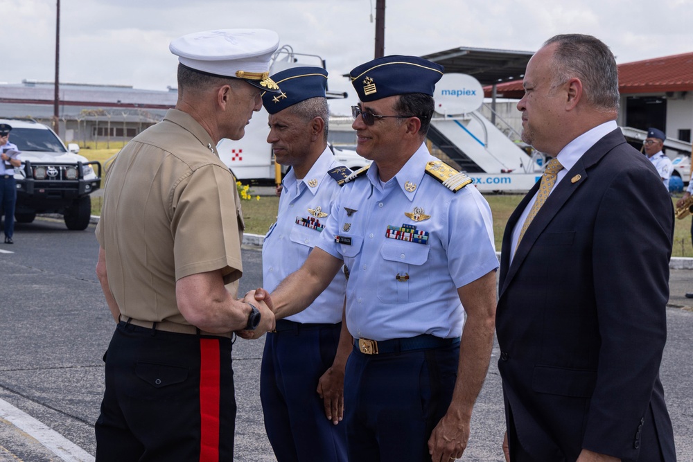 SOUTHCOM Commander visits Panama