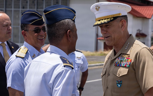 SOUTHCOM Commander visits Panama