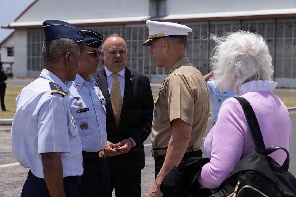 SOUTHCOM Commander visits Panama