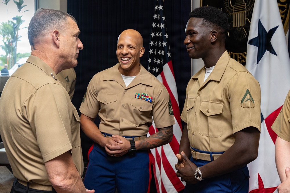SOUTHCOM Commander visits Panama