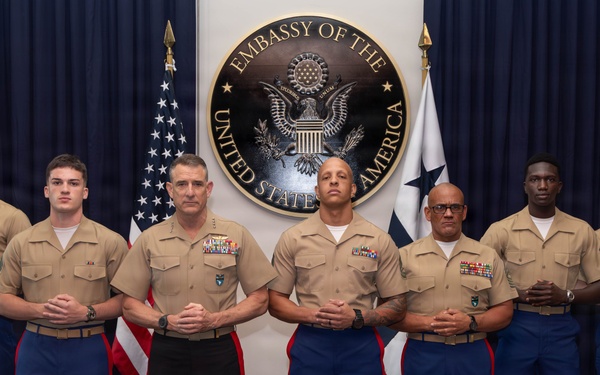 SOUTHCOM Commander visits Panama