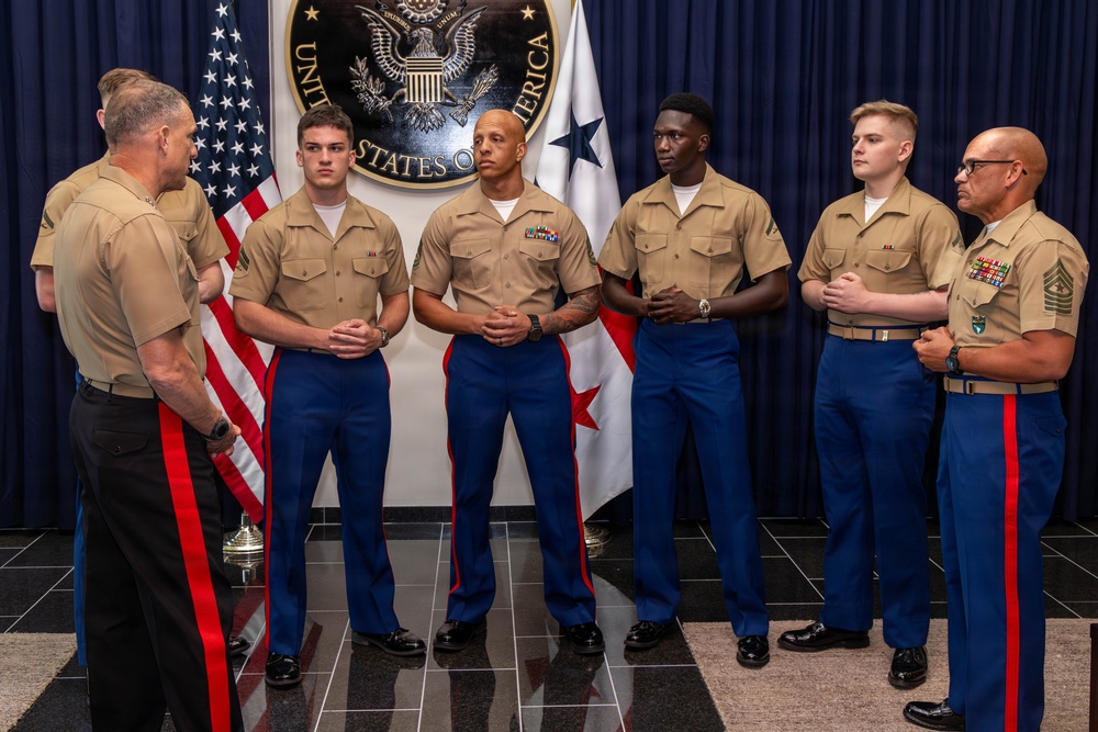 SOUTHCOM Commander visits Panama