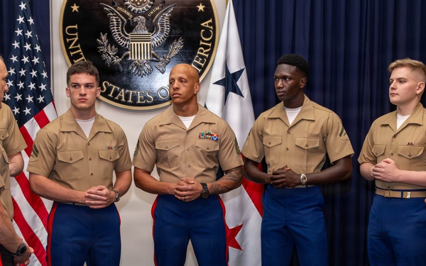 SOUTHCOM Commander visits Panama