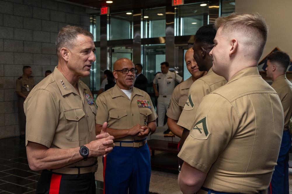 SOUTHCOM Commander visits Panama