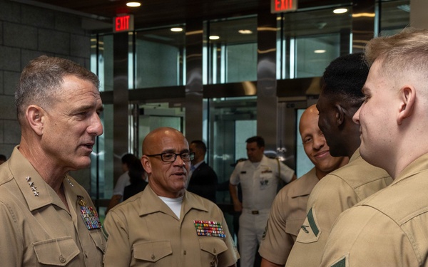 SOUTHCOM Commander visits Panama