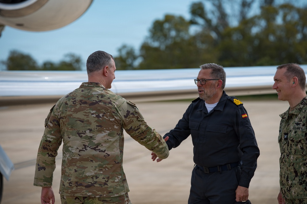 Commander, U.S. European Command, and NATO Supreme Allied Commander Europe visits NAVSTA Rota