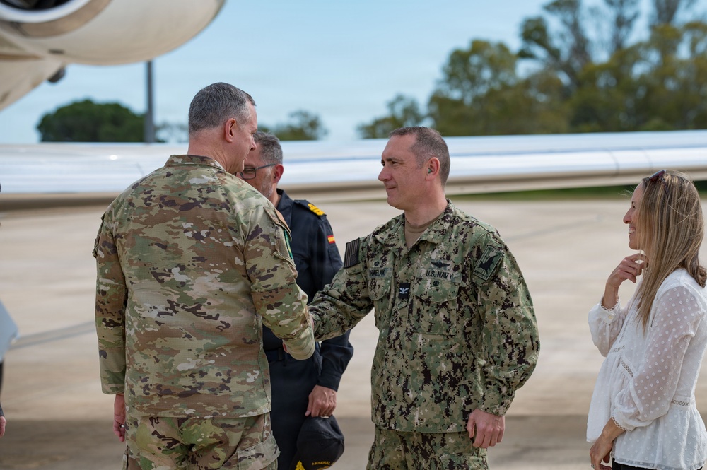 Commander, U.S. European Command, and NATO Supreme Allied Commander Europe visits NAVSTA Rota