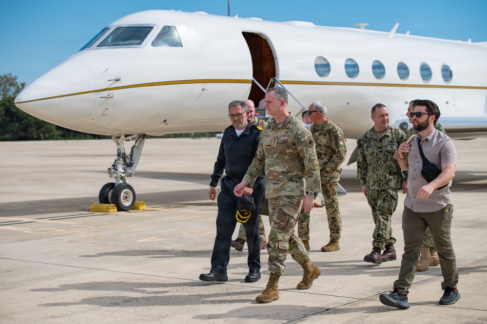 Commander, U.S. European Command, and NATO Supreme Allied Commander Europe visits NAVSTA Rota