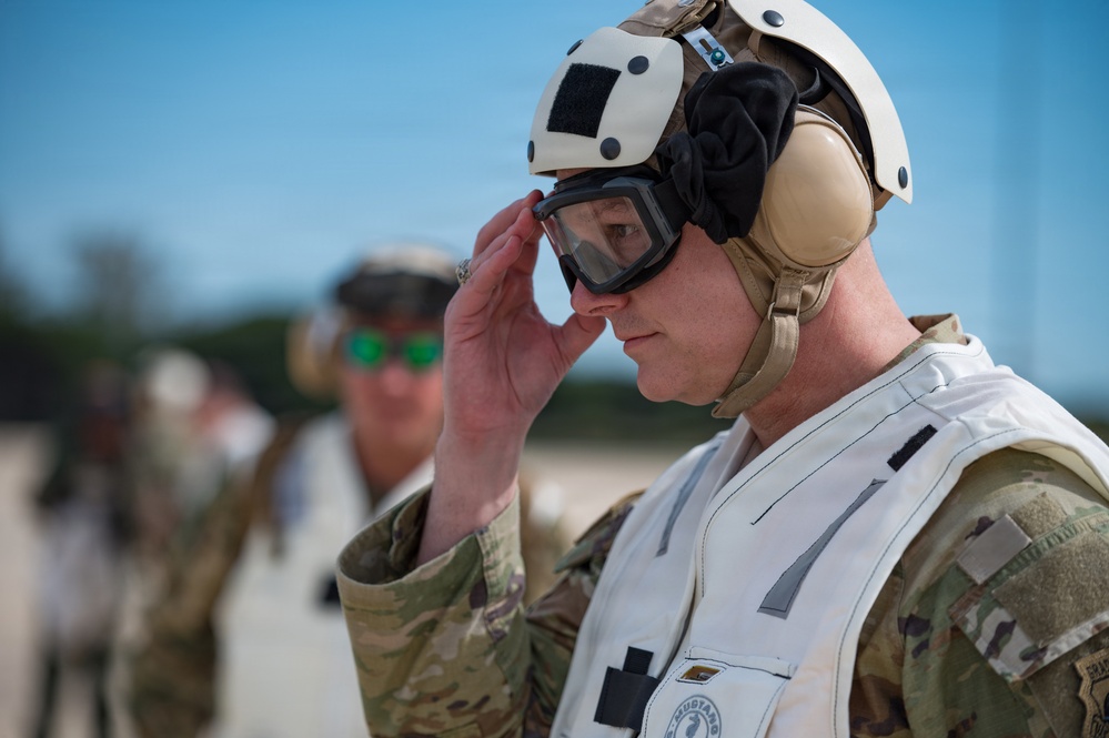 Commander, U.S. European Command, and NATO Supreme Allied Commander Europe visits NAVSTA Rota