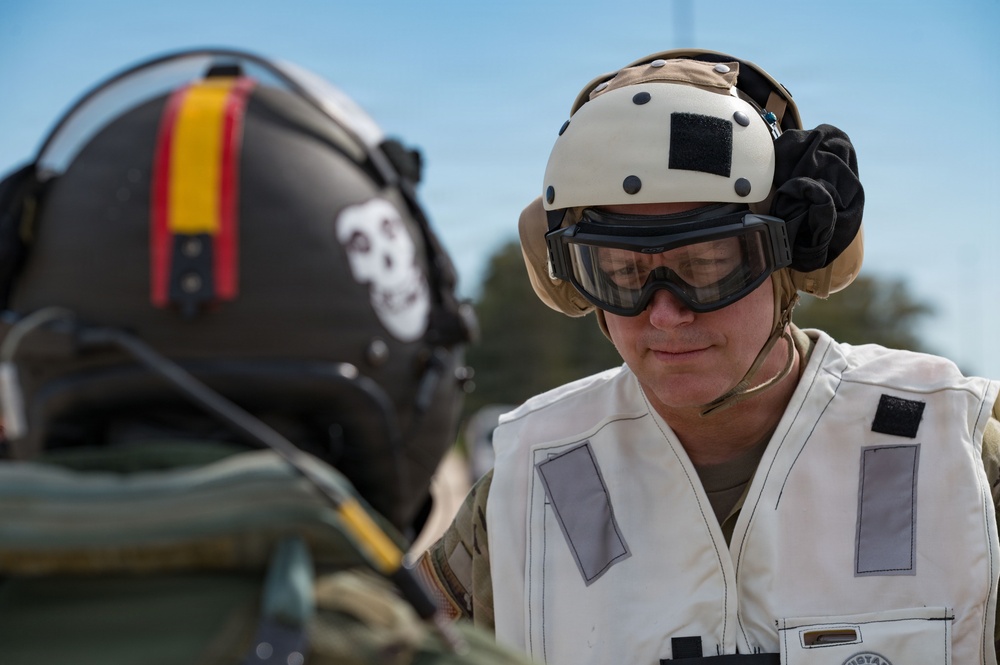 Commander, U.S. European Command, and NATO Supreme Allied Commander Europe visits NAVSTA Rota