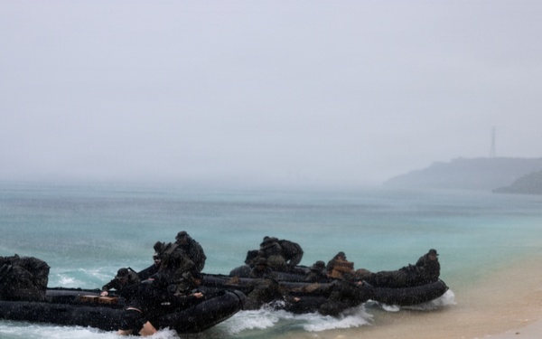 U.S. Marines with 12th LLB Execute Littoral Logistics Field Exercise