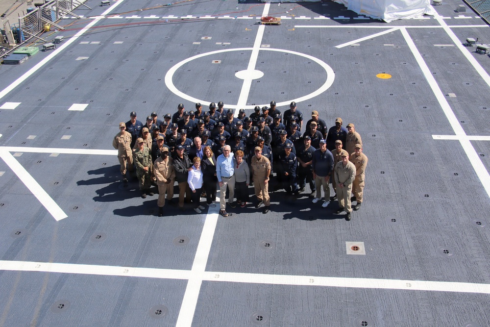 USS Omaha group picture with Navy League Guests