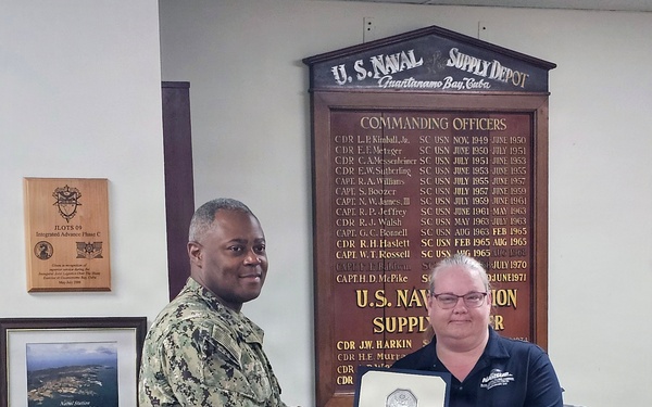 Capt. Wilson visits NAVSUP FLC Jacksonville Site Guantanamo Bay, Cuba