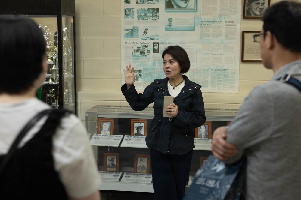 Kushiro-Hokuyo High School Students Take Part in Exchange with 3rd MLG Marines