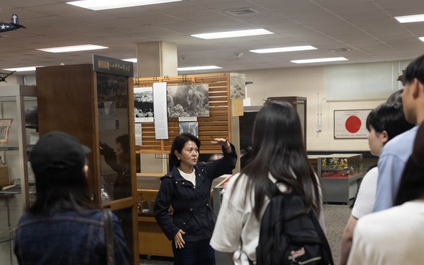 Kushiro-Hokuyo High School Students Take Part in Exchange with 3rd MLG Marines