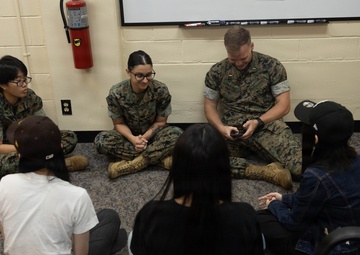 Kushiro-Hokuyo High School Students Take Part in Exchange with 3rd MLG Marines