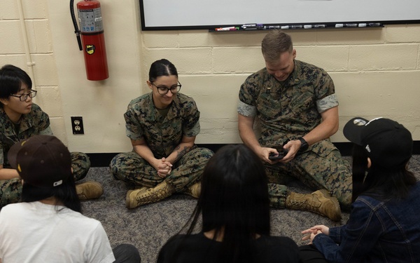 Kushiro-Hokuyo High School Students Take Part in Exchange with 3rd MLG Marines