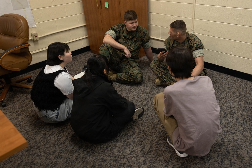 Kushiro-Hokuyo High School Students Take Part in Exchange with 3rd MLG Marines