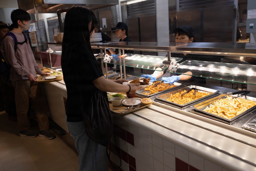 Kushiro-Hokuyo High School Students Take Part in Exchange with 3rd MLG Marines