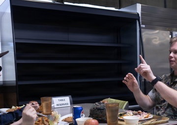 Kushiro-Hokuyo High School Students Take Part in Exchange with 3rd MLG Marines