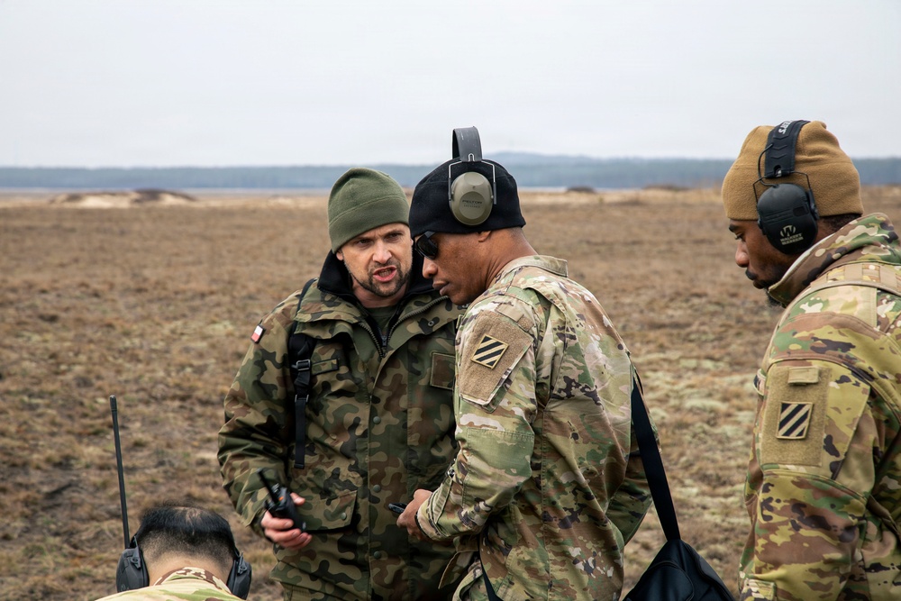 3rd ID Soldiers team-up to train sling load alongside Polish Land Forces
