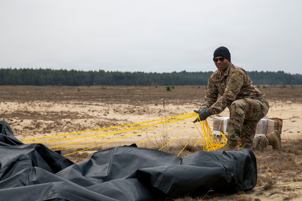 3rd ID Soldiers team-up to train sling load alongside Polish Land Forces