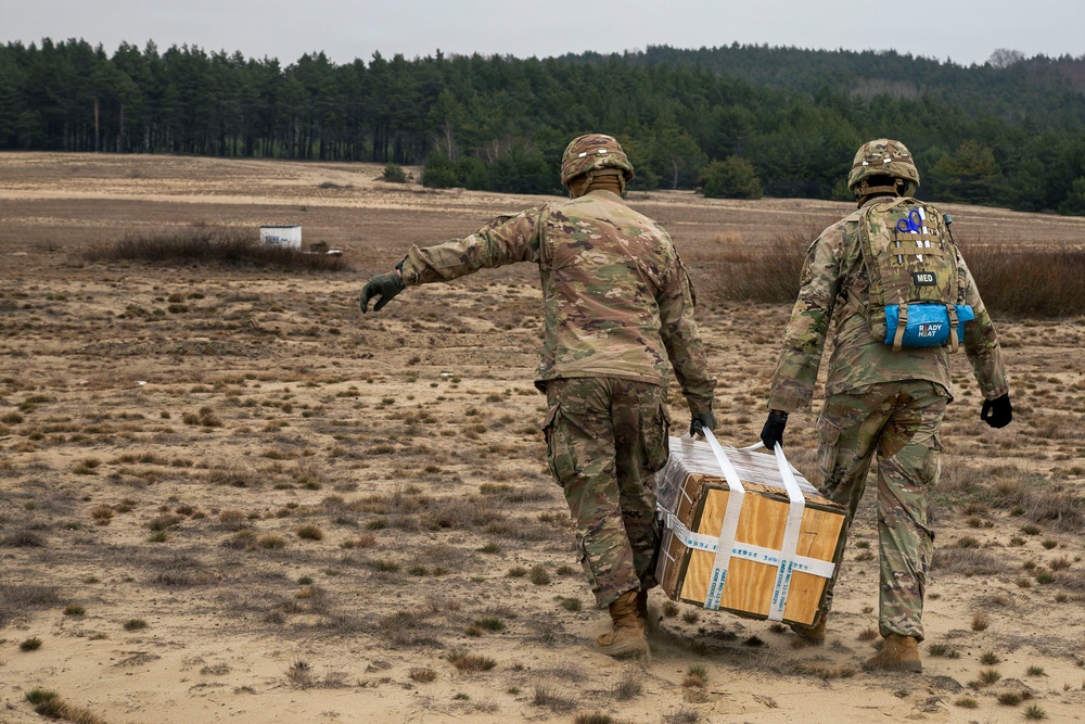 3rd ID Soldiers team-up to train sling load alongside Polish Land Forces