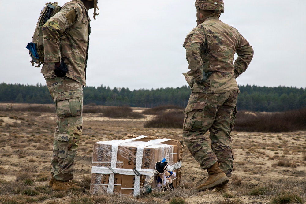 3rd ID Soldiers team-up to train sling load alongside Polish Land Forces