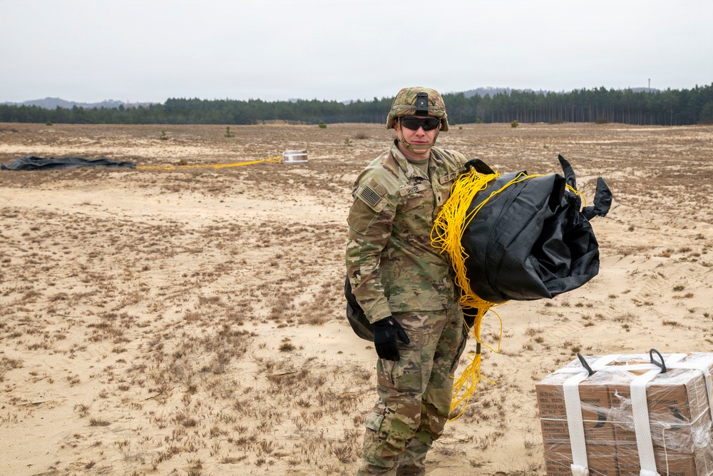 3rd ID Soldiers team-up to train sling load alongside Polish Land Forces