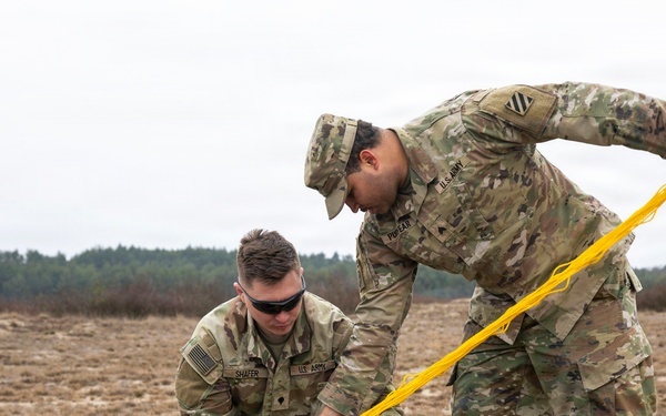 3rd ID Soldiers team-up to train sling load alongside Polish Land Forces