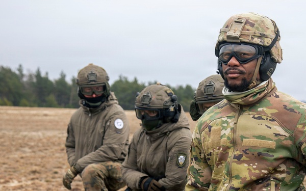 3rd ID Soldiers team-up to train sling load alongside Polish Land Forces