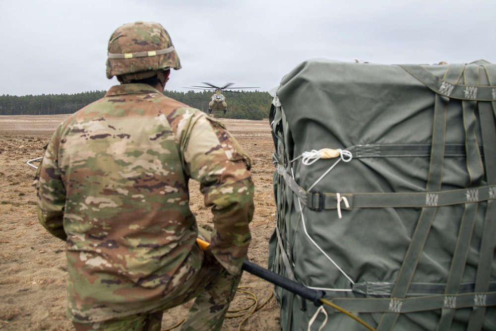 3rd ID Soldiers team-up to train sling load alongside Polish Land Forces