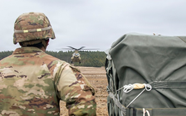 3rd ID Soldiers team-up to train sling load alongside Polish Land Forces
