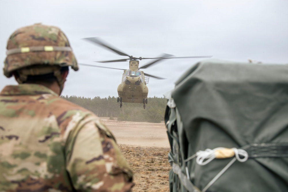 3rd ID Soldiers team-up to train sling load alongside Polish Land Forces