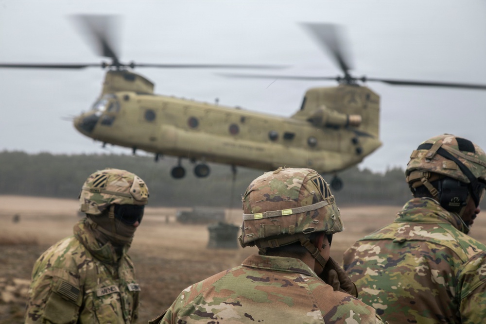 3rd ID Soldiers team-up to train sling load alongside Polish Land Forces