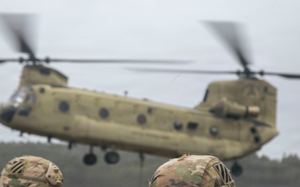 3rd ID Soldiers team-up to train sling load alongside Polish Land Forces