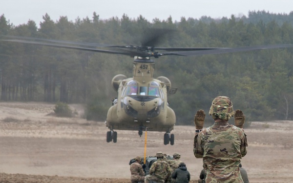 3rd ID Soldiers team-up to train sling load alongside Polish Land Forces