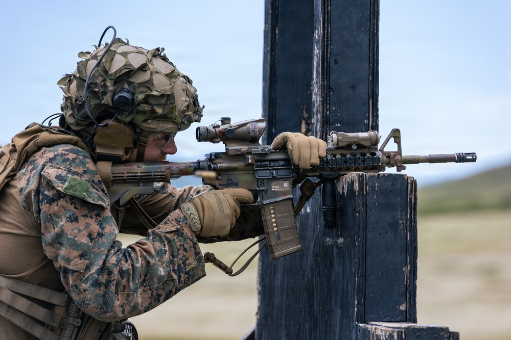 22nd MEU (SOC) | LAR Conducts an Unknown Distance Range at Camp Santiago