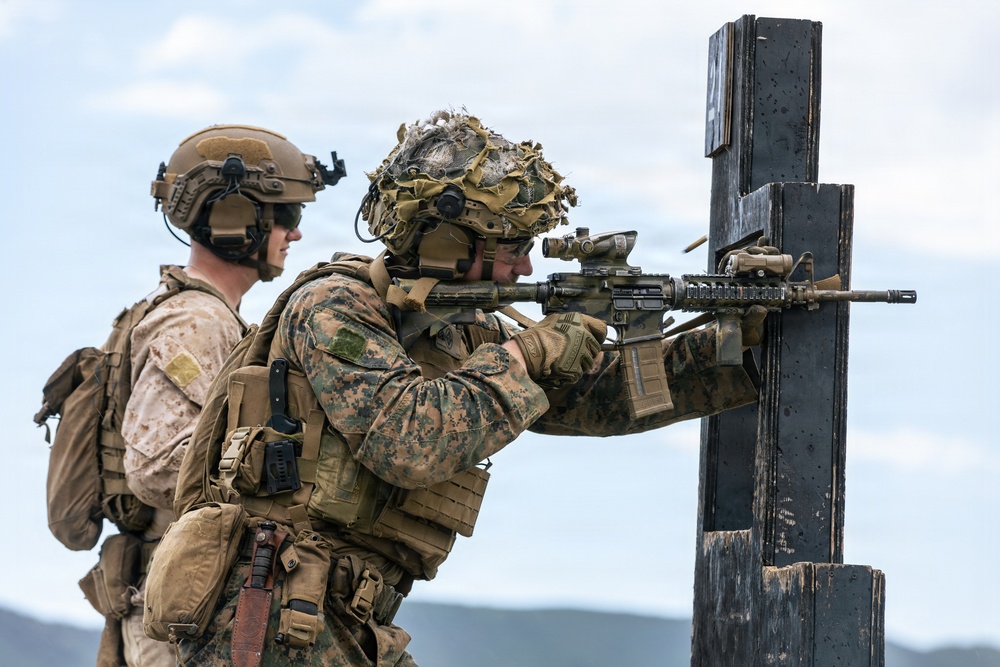 22nd MEU (SOC) | LAR Conducts an Unknown Distance Range at Camp Santiago