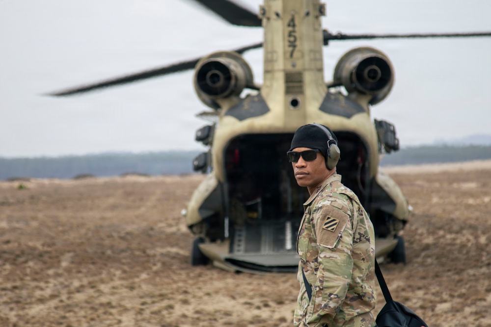 3rd ID Soldiers team-up to train sling load alongside Polish Land Forces