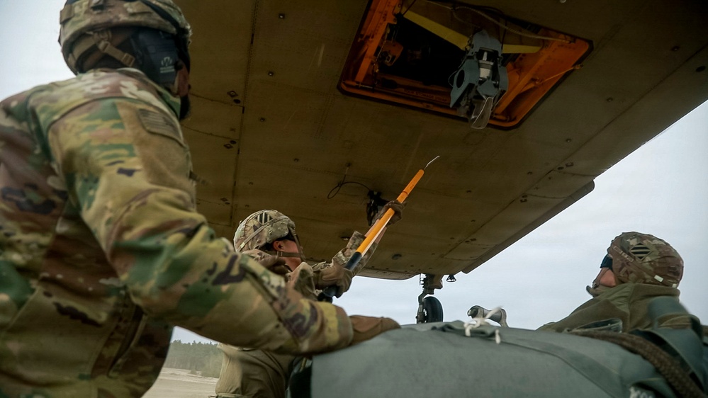 3rd ID Soldiers team-up to train sling load alongside Polish Land Forces
