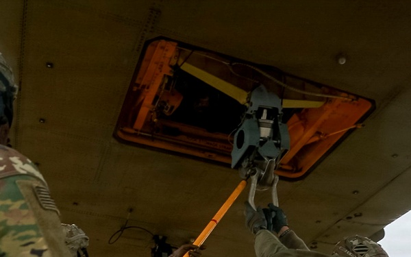 3rd ID Soldiers team-up to train sling load alongside Polish Land Forces