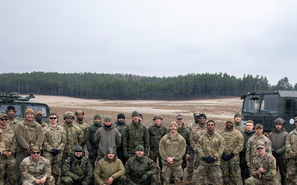 3rd ID Soldiers team-up to train sling load alongside Polish Land Forces