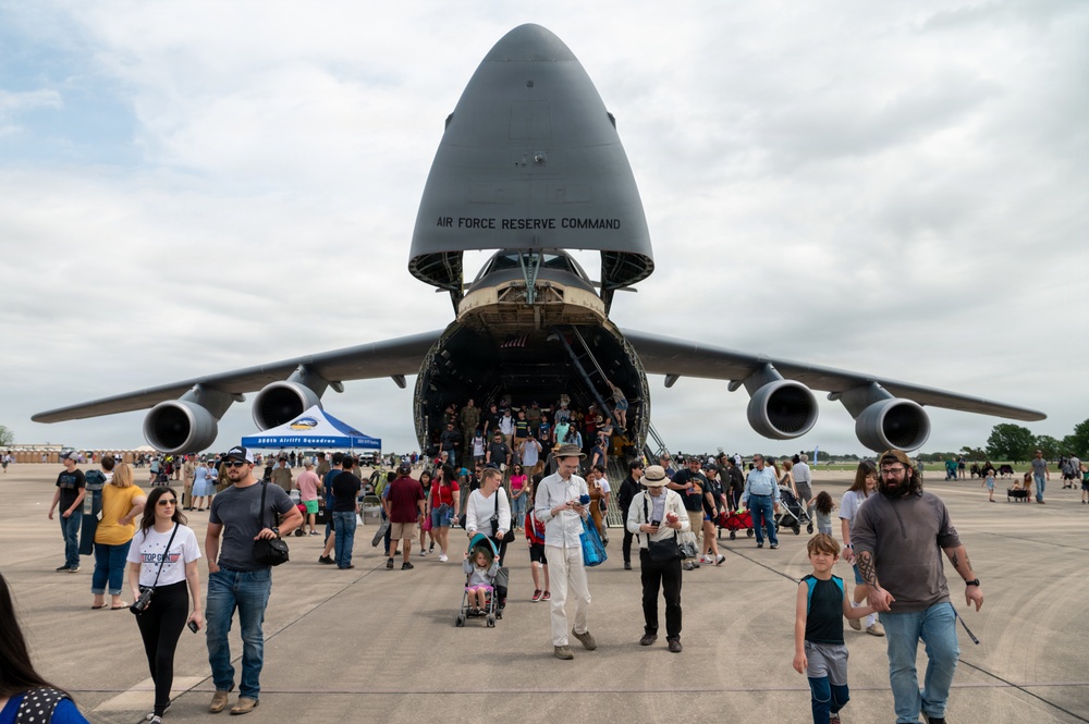 C-5M Super Galaxy Inspires Next Generation at Great Texas Airshow