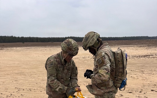 3rd ID Soldiers team-up to train sling load alongside Polish Land Forces