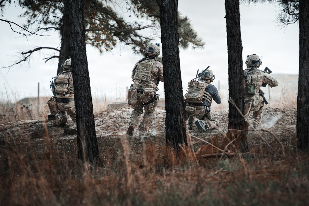 3rd Special Forces Group (Airborne) Enhance Unconventional Warfare Skills in Live-Fire Exercise at JRTC