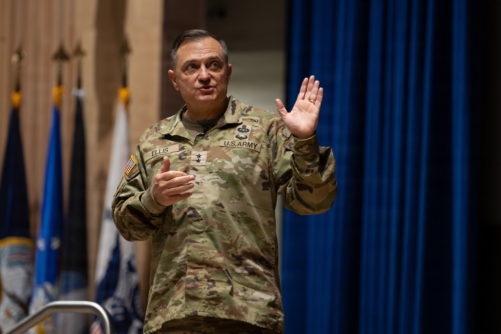 U.S. Army Maj. Gen. Ellis discusses next-generation command and control with USAWC Class of 2026