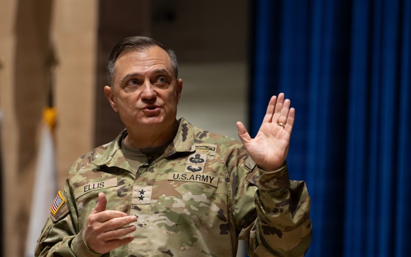 U.S. Army Maj. Gen. Ellis discusses next-generation command and control with USAWC Class of 2026