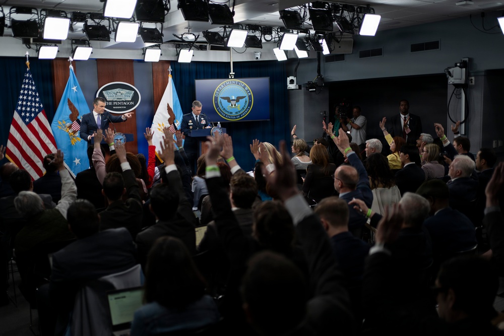 SW, CJCS Conduct Pentagon Press Briefing